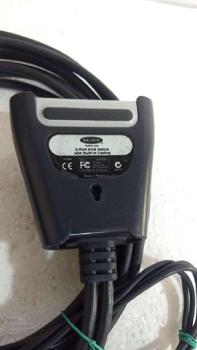 Belkin 2-Port KVM Switch with Built-In Cabling - KVM switch - 2 ports