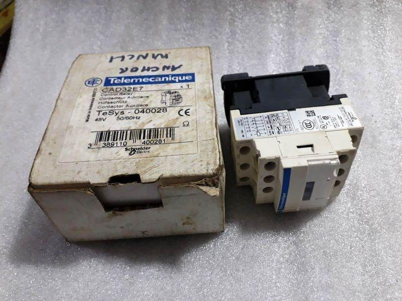Telemecanique CAD32E7 Control Relay Contactor Auxiliare New