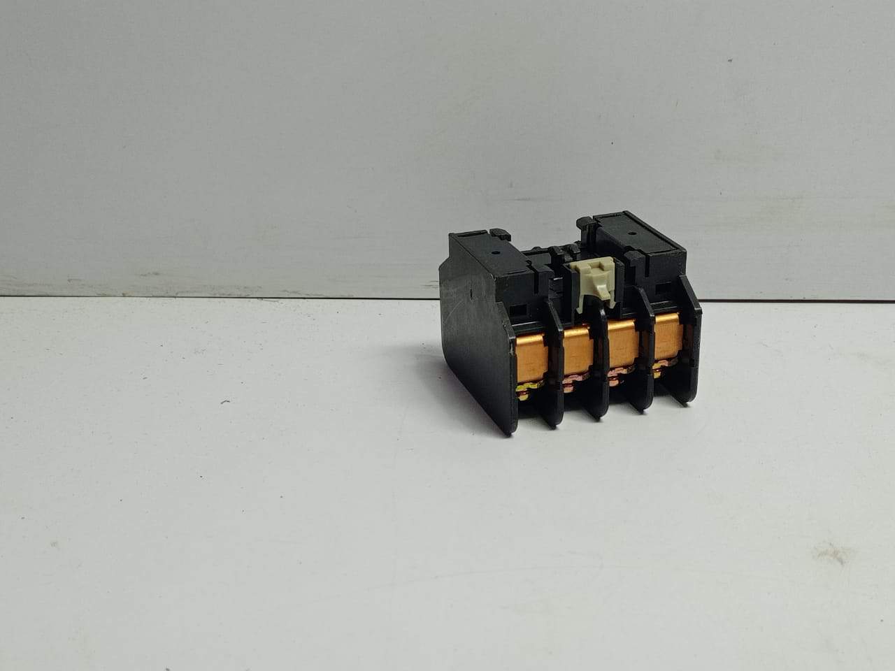 Mitsubishi UA-AX2140 Auxiliary Contact Block