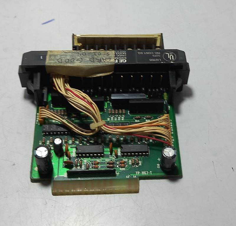 GE FANUC 8687515  OUTPUT MODULE 24V 