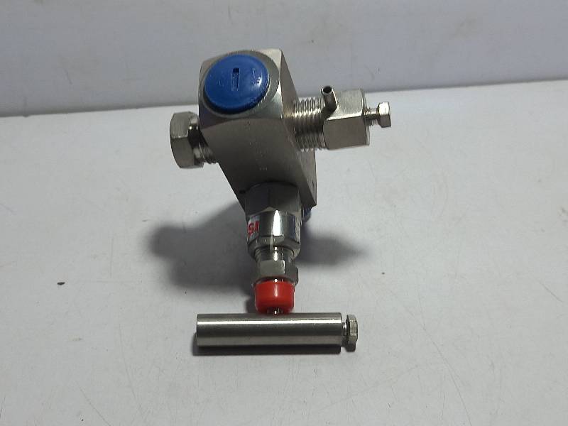 GVMT08NM08NF-SS Manifold Valve